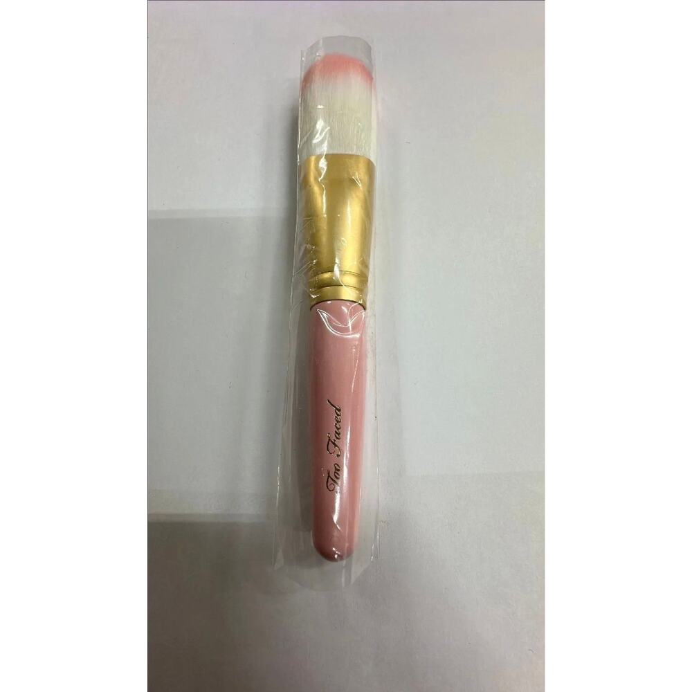 Too Faced Flatbuki Brush